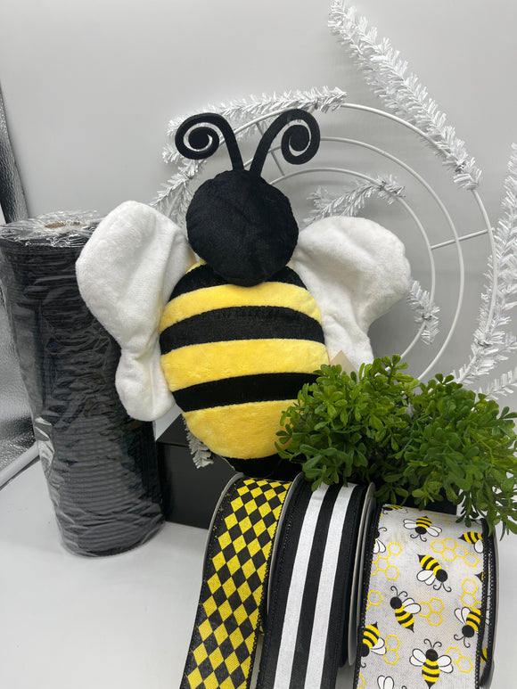 Buzzing Bee Wreath Kit